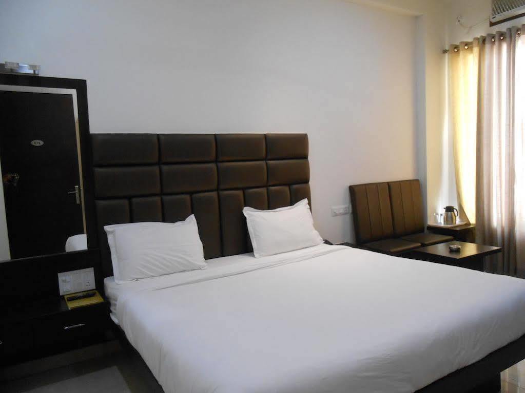 Hotel Madhushrie Agra  Exterior photo
