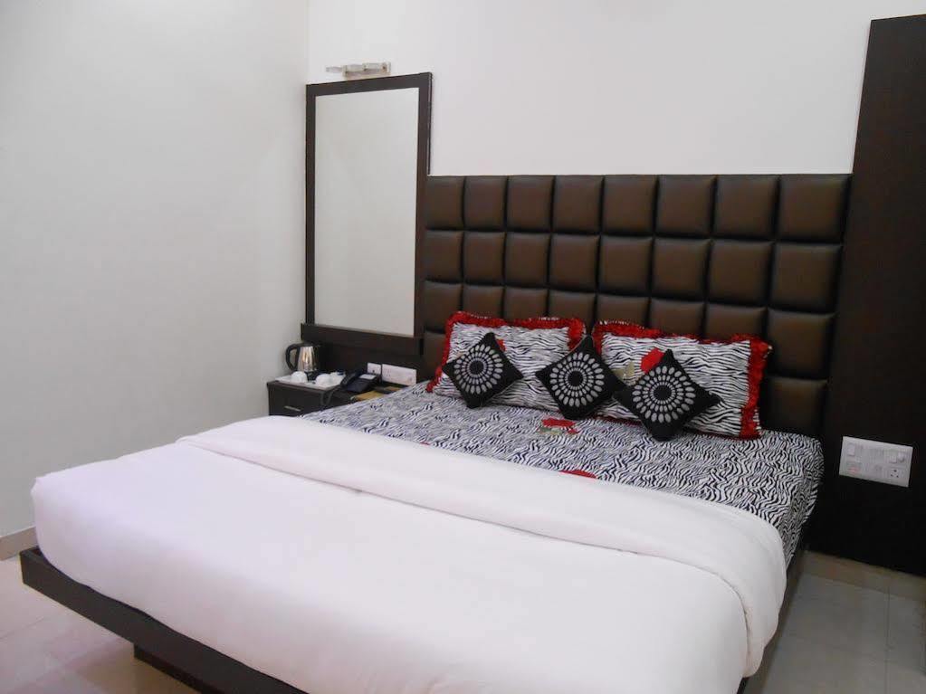 Hotel Madhushrie Agra  Exterior photo